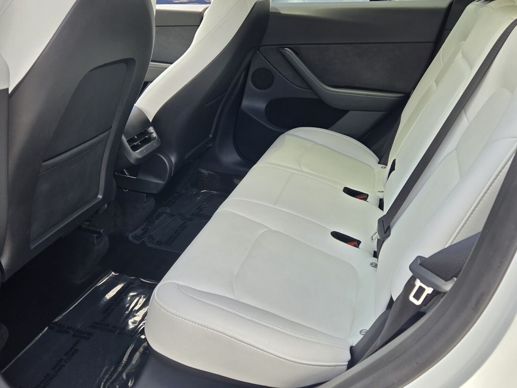 2022 Tesla Model Y Long Range - Photo 11