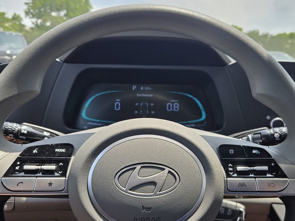 2025 Hyundai Elantra SE - Photo 21
