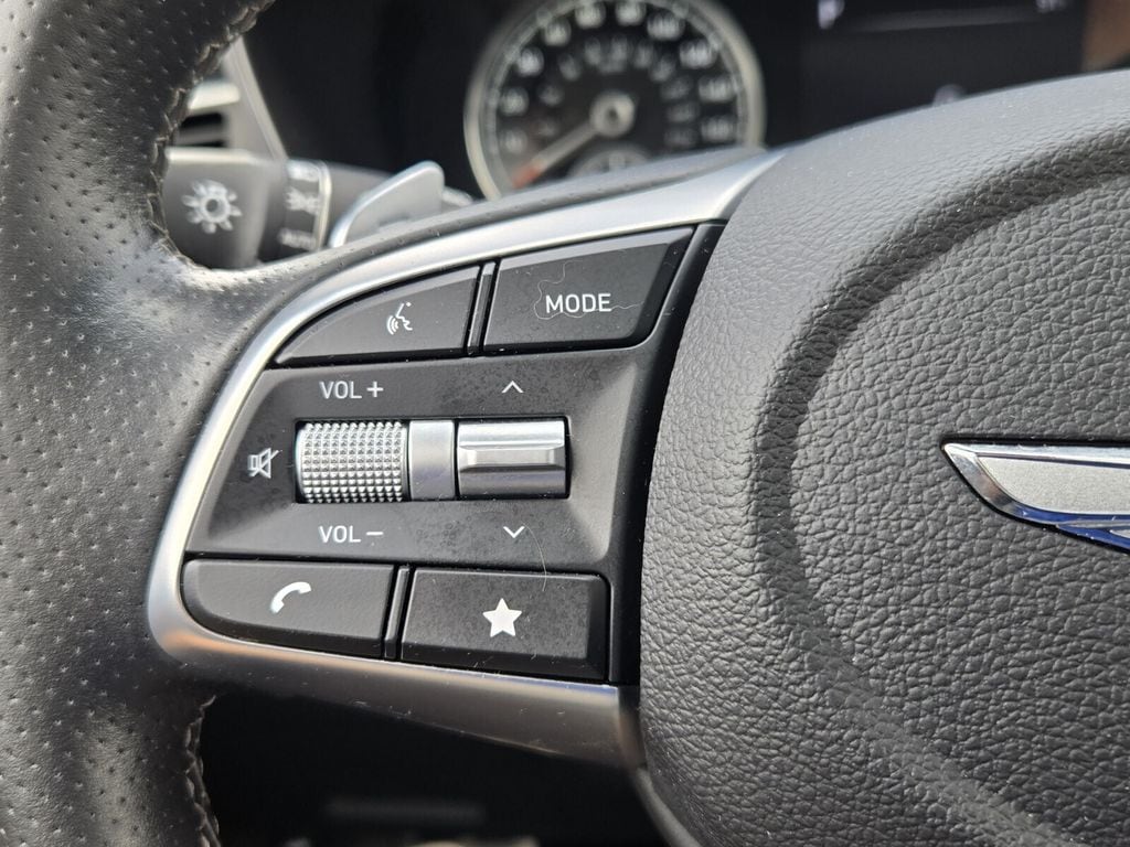 2023 GENESIS G70 Standard - Photo 24