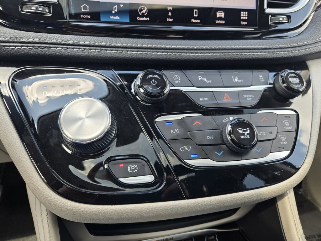 2024 Chrysler Pacifica Limited - Photo 18