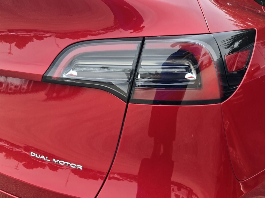 2021 Tesla Model Y Long Range - Photo 11