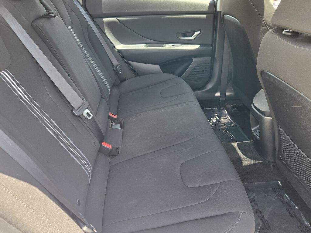 2024 Hyundai Elantra SEL - Photo 15