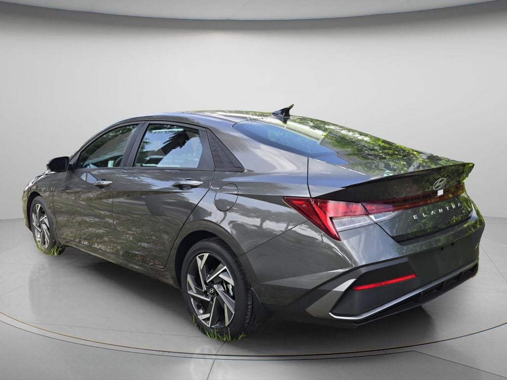 2025 Hyundai Elantra Blue - Photo 5