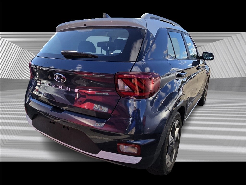 2022 Hyundai Venue Limited photo 3