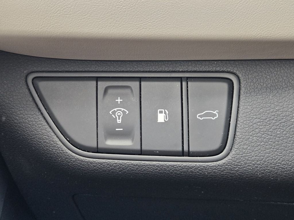 2023 GENESIS G70 Standard - Photo 29