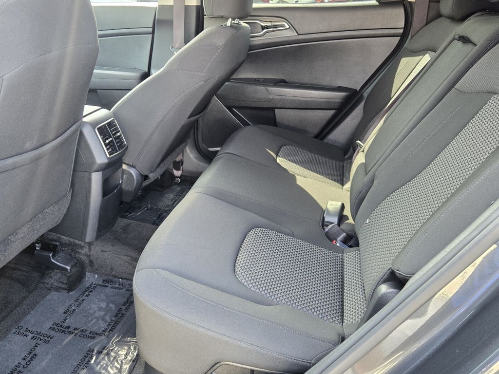 2025 Kia Sportage LX Hybrid - Photo 11