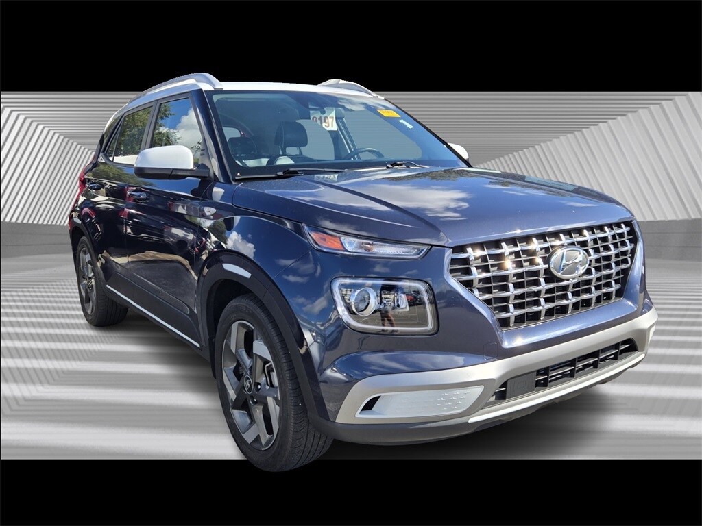 2022 Hyundai Venue Limited photo 2