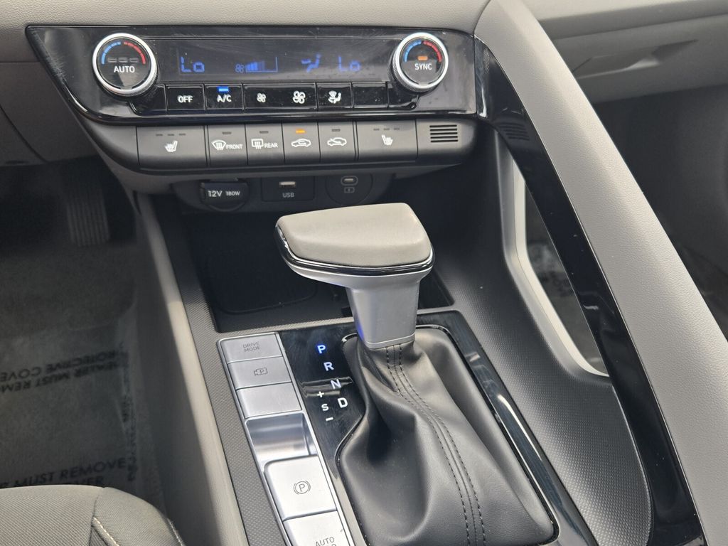 2025 Hyundai Elantra SEL - Photo 18