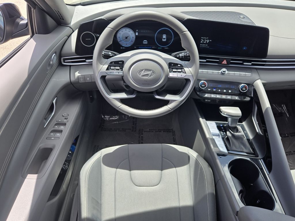 2025 Hyundai Elantra SEL - Photo 13