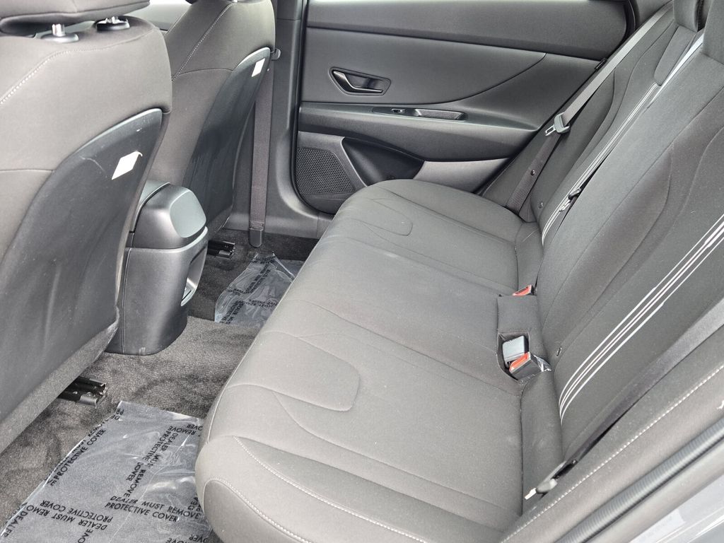 2025 Hyundai Elantra Blue - Photo 11