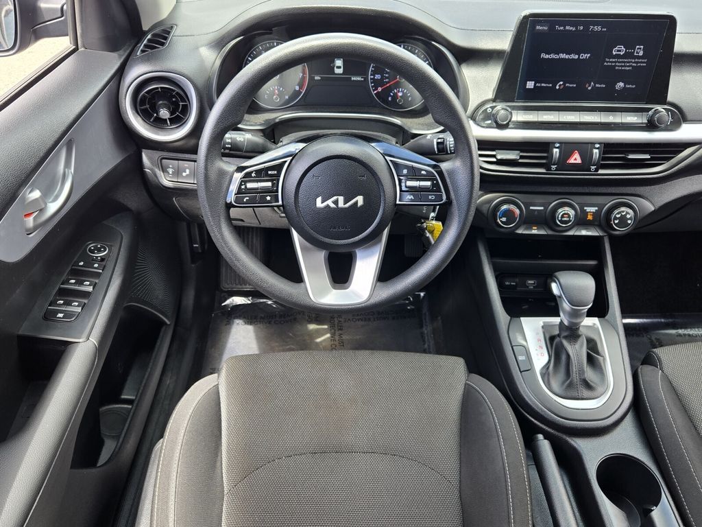 2024 Kia Forte LXS - Photo 13