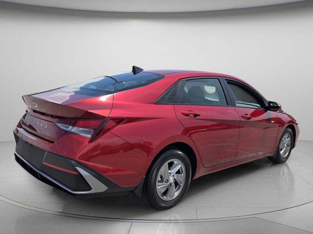 2025 Hyundai Elantra SE - Photo 8