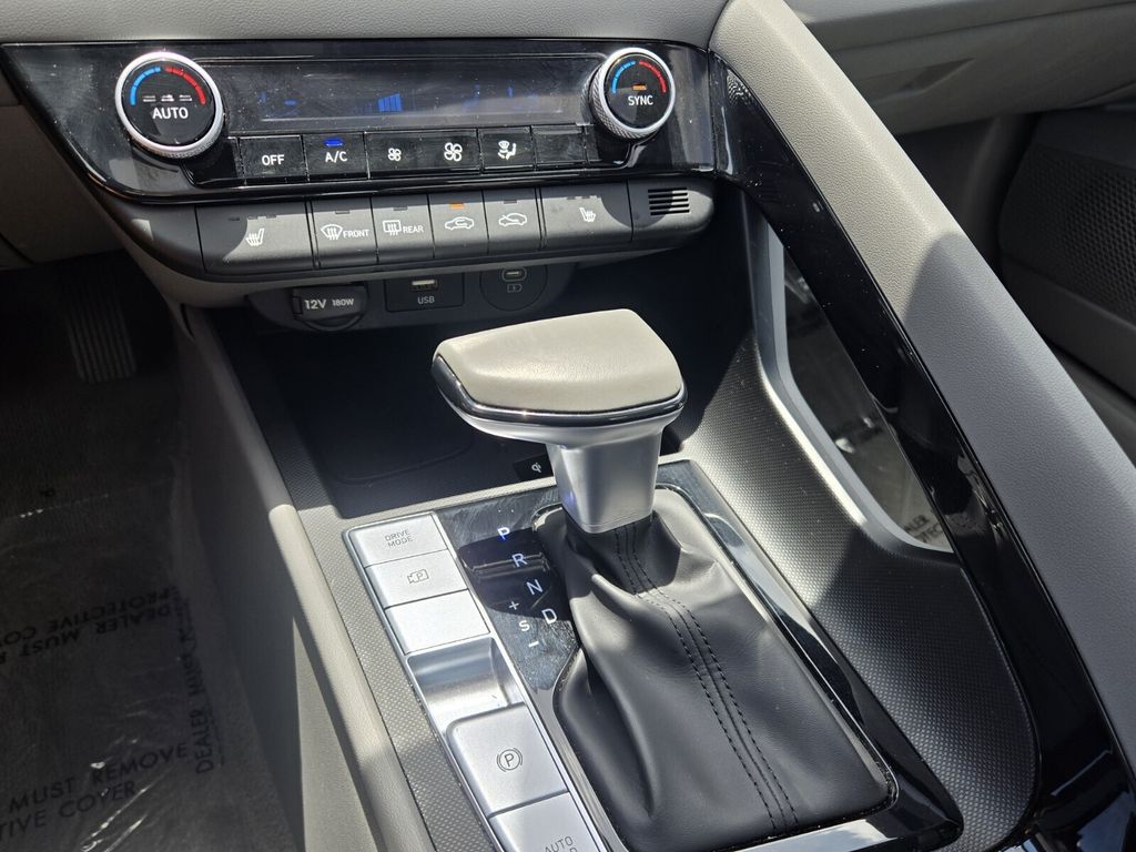 2025 Hyundai Elantra SEL - Photo 18