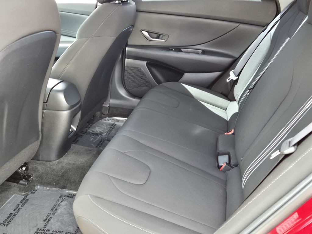 2024 Hyundai Elantra SEL - Photo 11