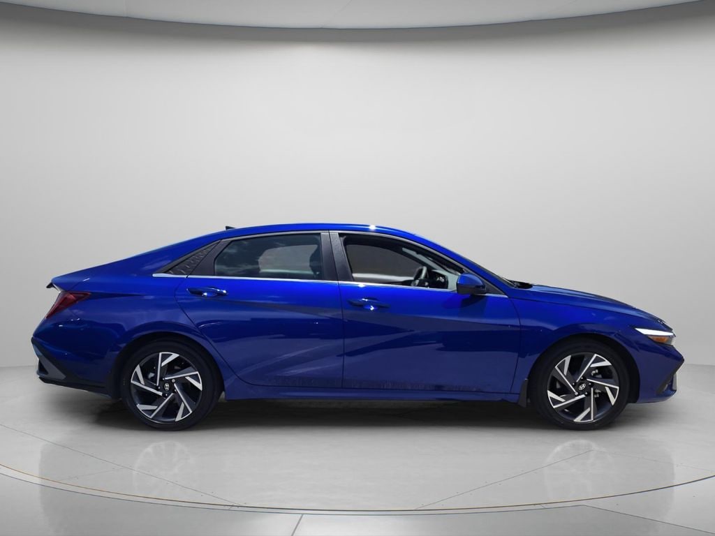 Certified 2025 Hyundai Elantra SEL Convenience Sedan