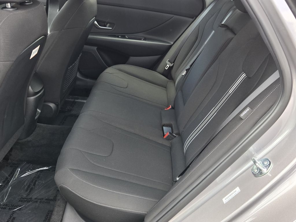 2025 Hyundai Elantra SEL - Photo 12