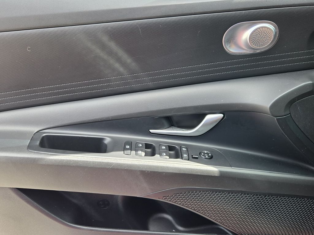 2024 Hyundai Elantra SEL - Photo 29