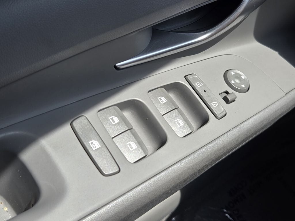 2025 Hyundai Elantra SE - Photo 26
