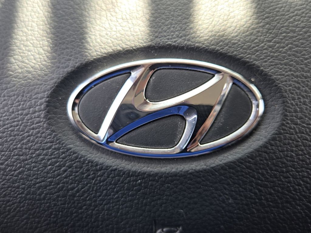 2023 Hyundai Venue Limited - Photo 27