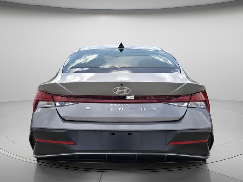 2025 Hyundai Elantra SEL - Photo 6