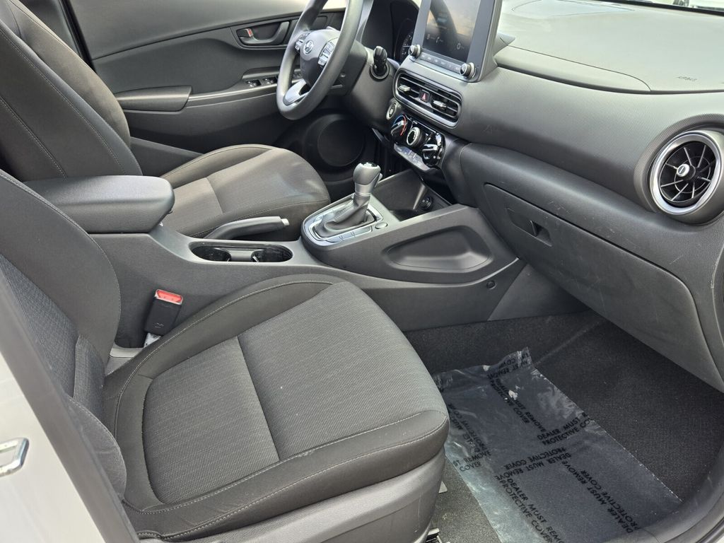 2023 Hyundai Kona SEL - Photo 16