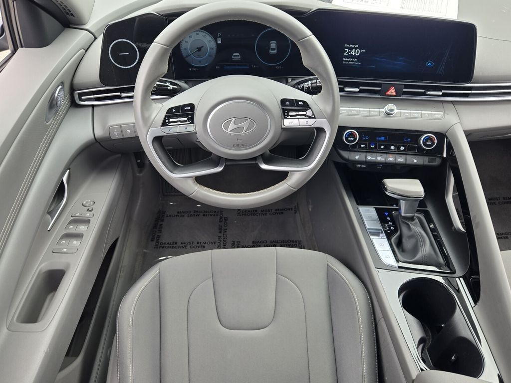 2025 Hyundai Elantra SEL - Photo 13