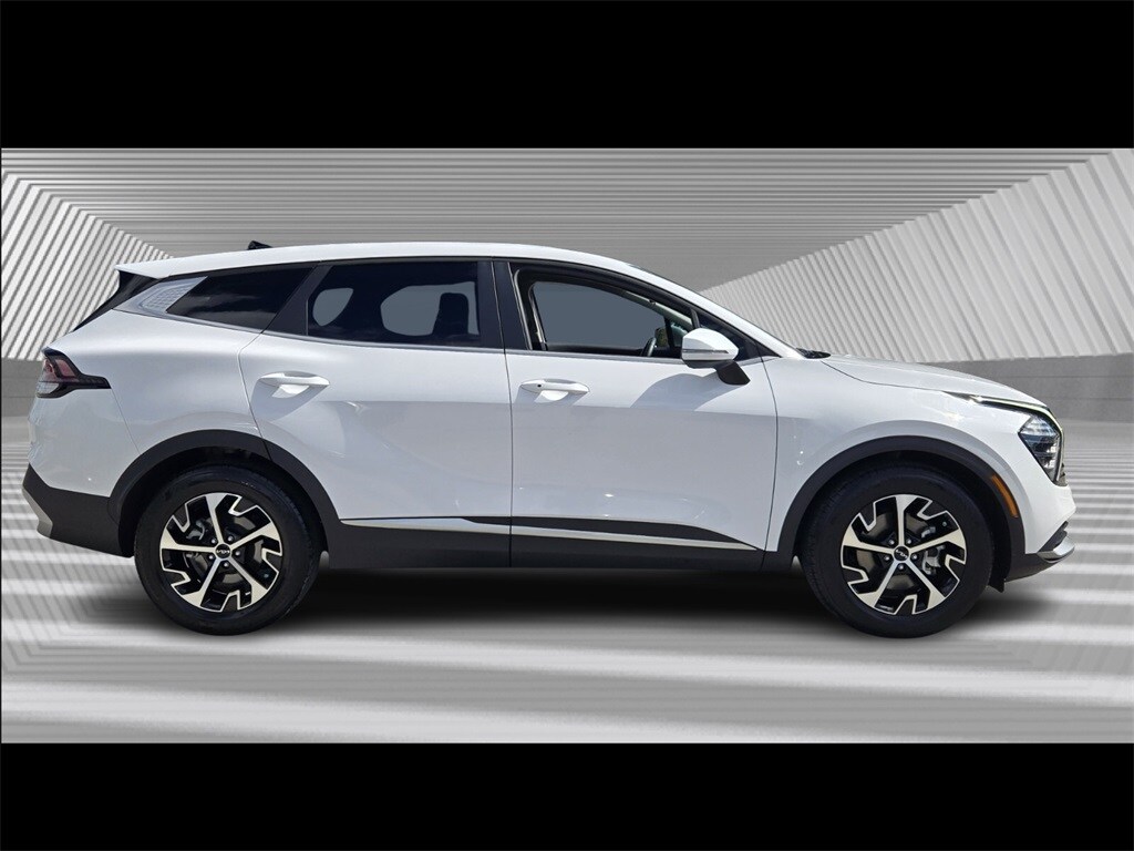 2024 Kia Sportage EX photo 3