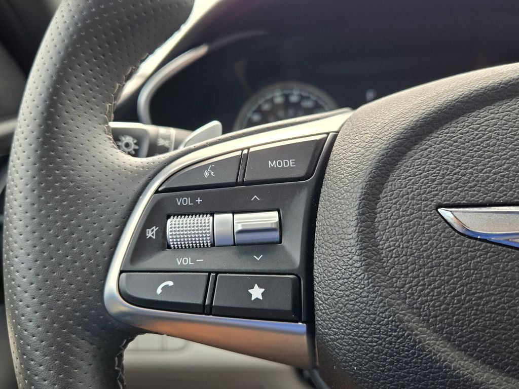 2023 GENESIS G70 Standard - Photo 23