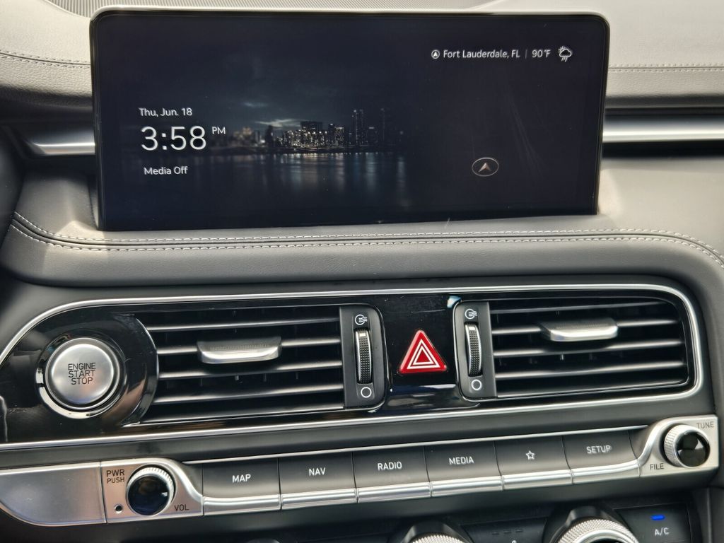 2023 GENESIS G70 Standard - Photo 18