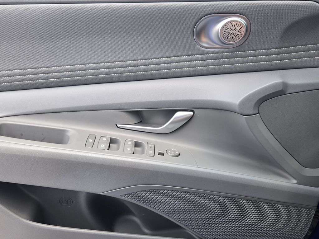 2025 Hyundai Elantra SEL - Photo 29
