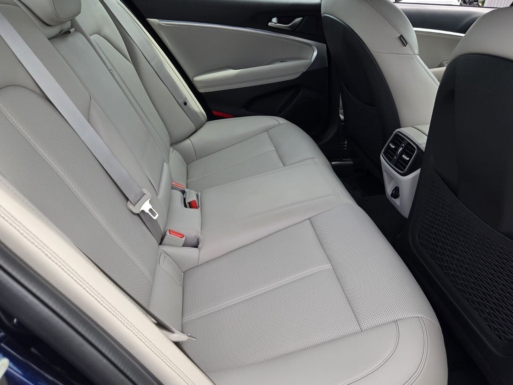 2023 GENESIS G70 Standard - Photo 15