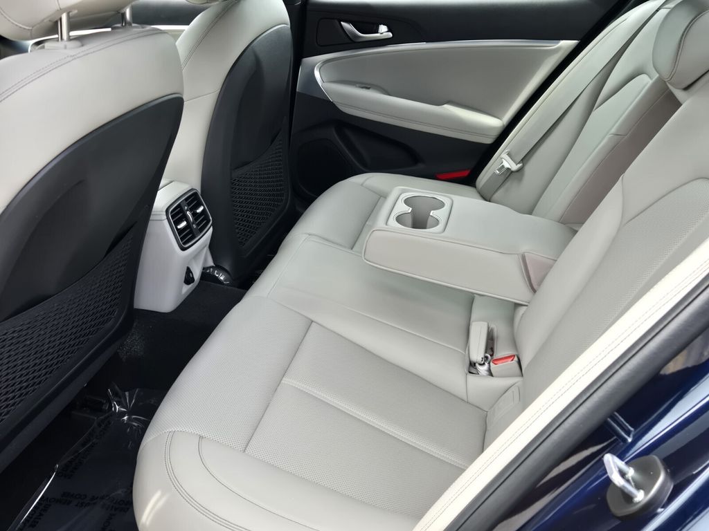 2023 GENESIS G70 Standard - Photo 11