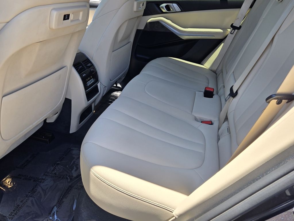 2020 BMW X5 40i - Photo 11