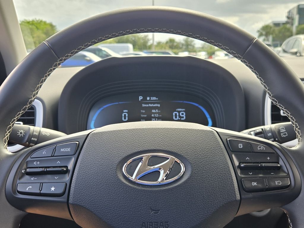2025 Hyundai Venue Limited - Photo 20