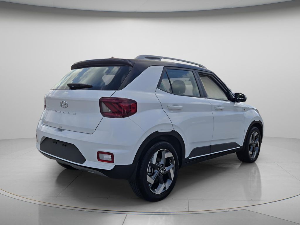2025 Hyundai Venue Limited - Photo 8