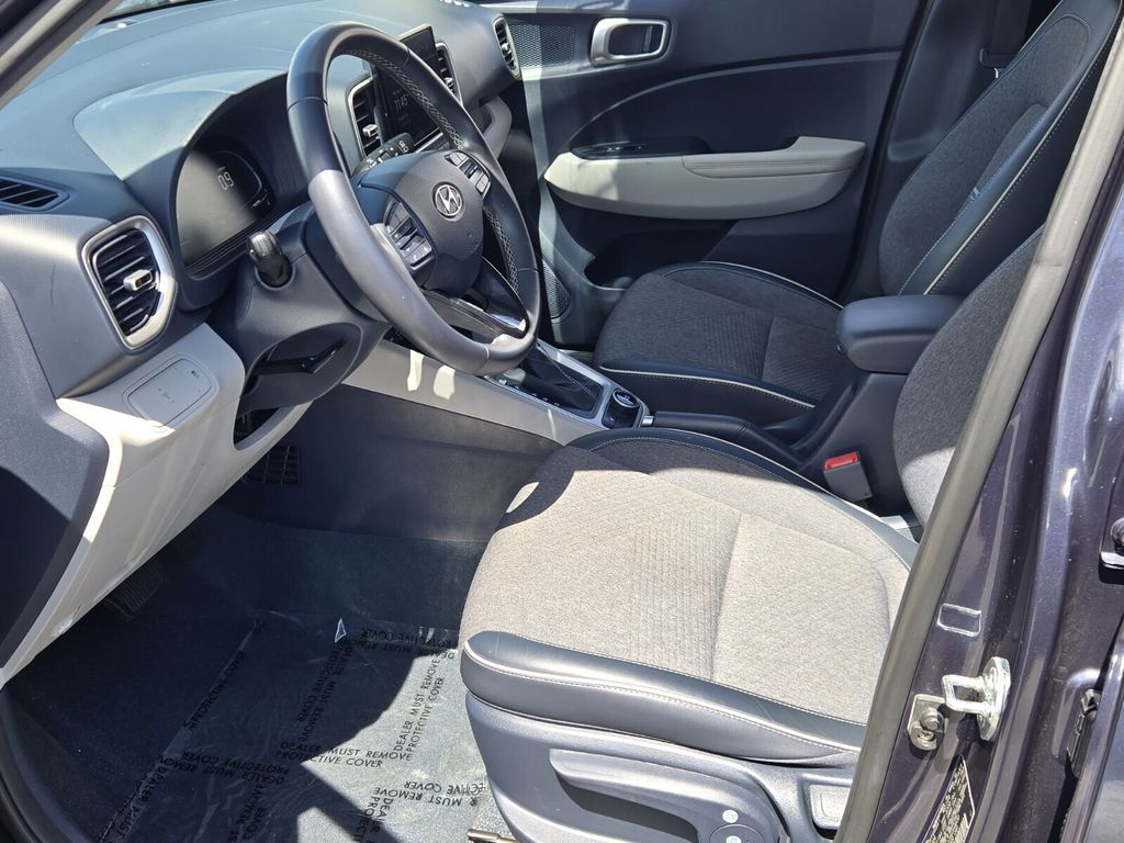 2025 Hyundai Venue Limited - Photo 10