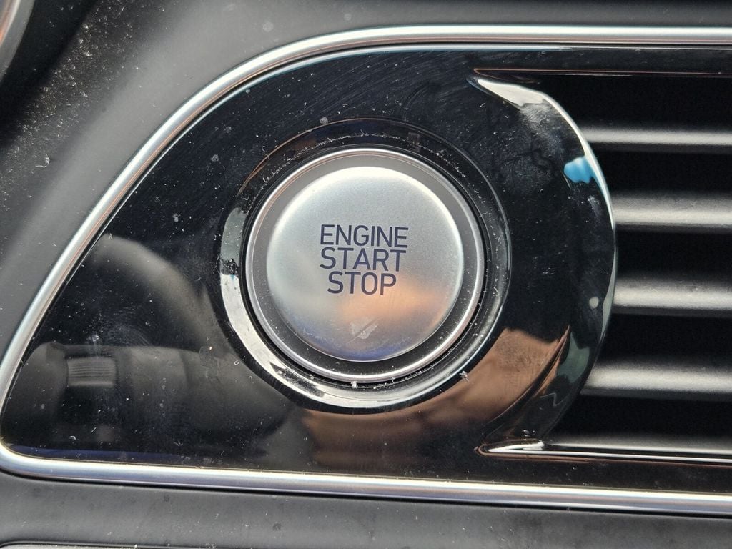 2023 GENESIS G70 Standard - Photo 21