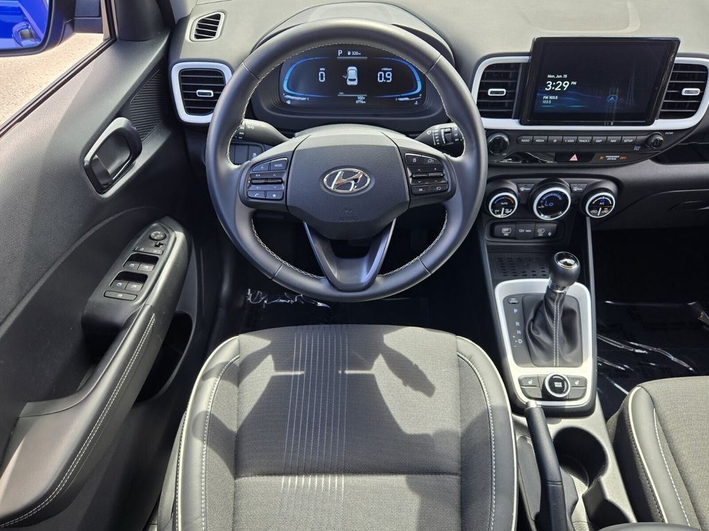 2025 Hyundai Venue Limited - Photo 12