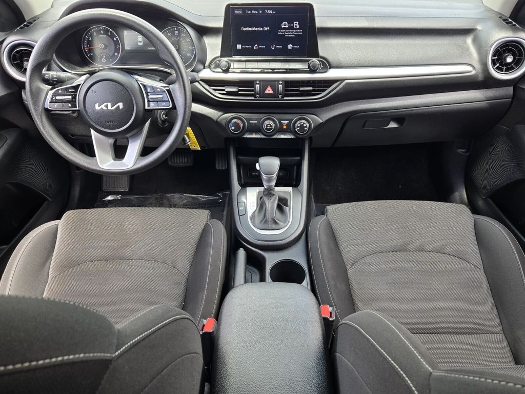2024 Kia Forte LXS - Photo 12