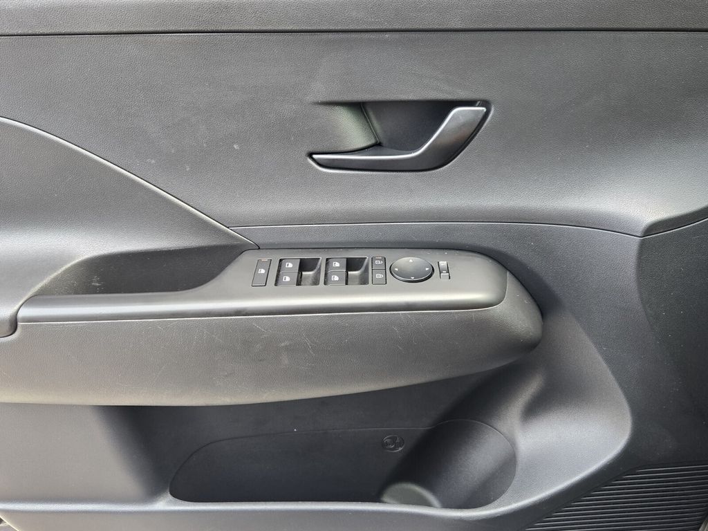 2025 Hyundai Kona SEL Convenience - Photo 29