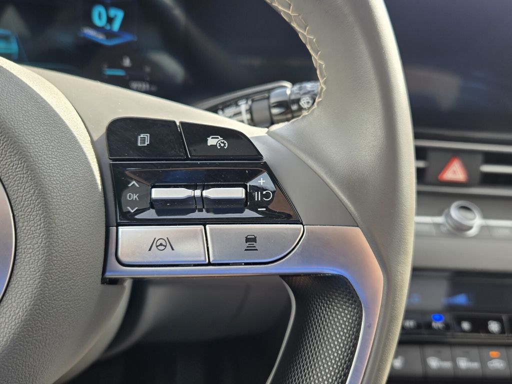 2025 Hyundai Elantra SEL - Photo 25