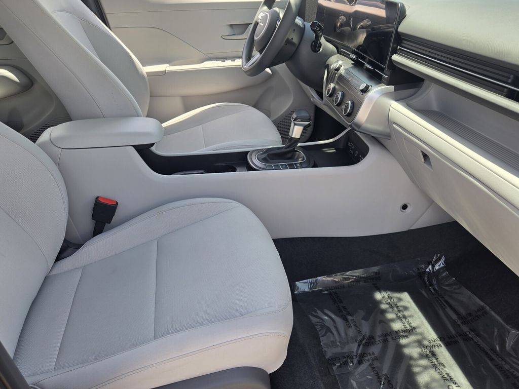 2026 Hyundai Kona SE - Photo 16