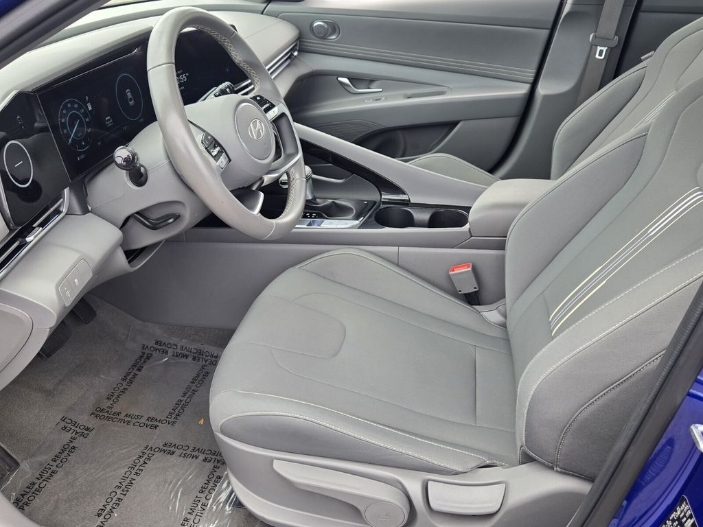 2025 Hyundai Elantra SEL - Photo 10