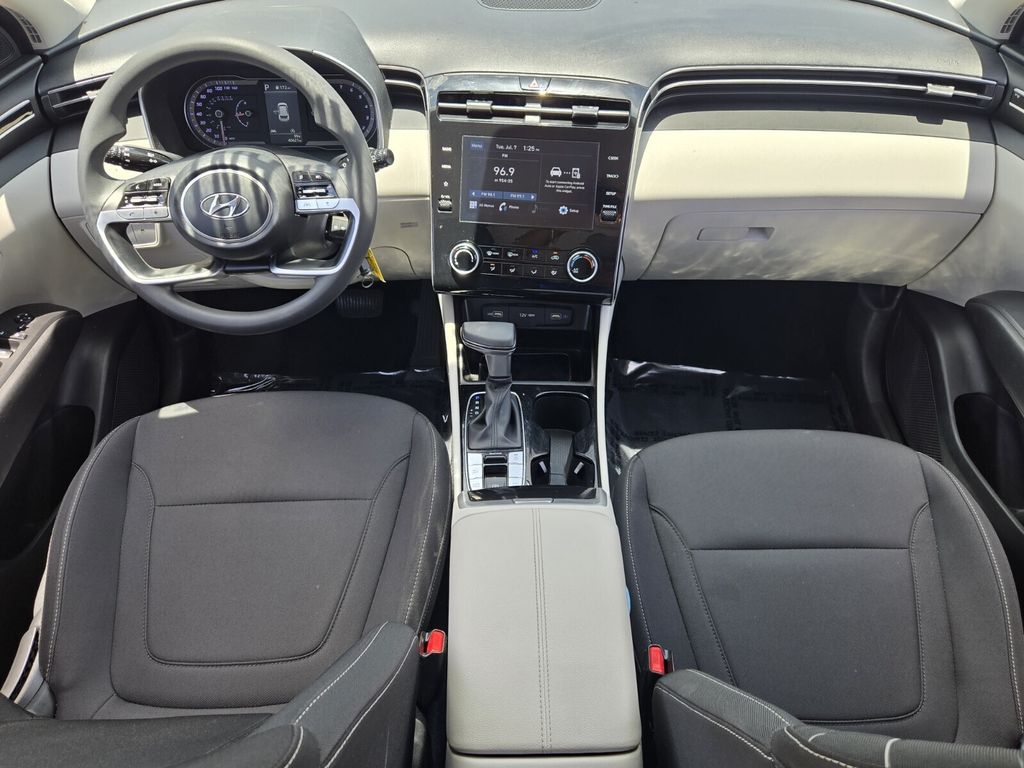 2024 Hyundai Tucson SE - Photo 12