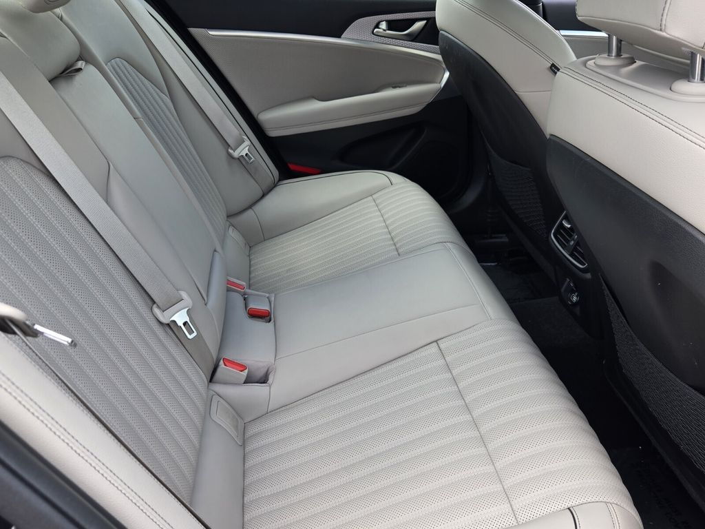 2023 GENESIS G70 Standard - Photo 15