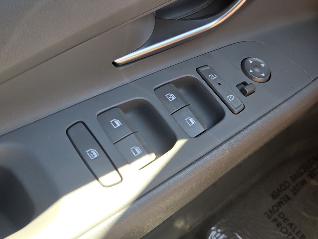 2025 Hyundai Elantra SEL - Photo 28