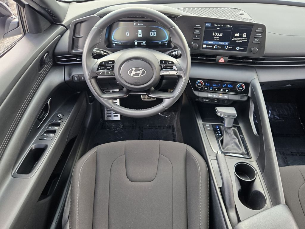 2025 Hyundai Elantra SEL - Photo 13