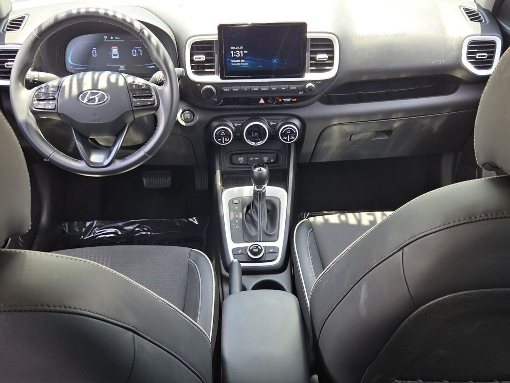 2023 Hyundai Venue Limited - Photo 12