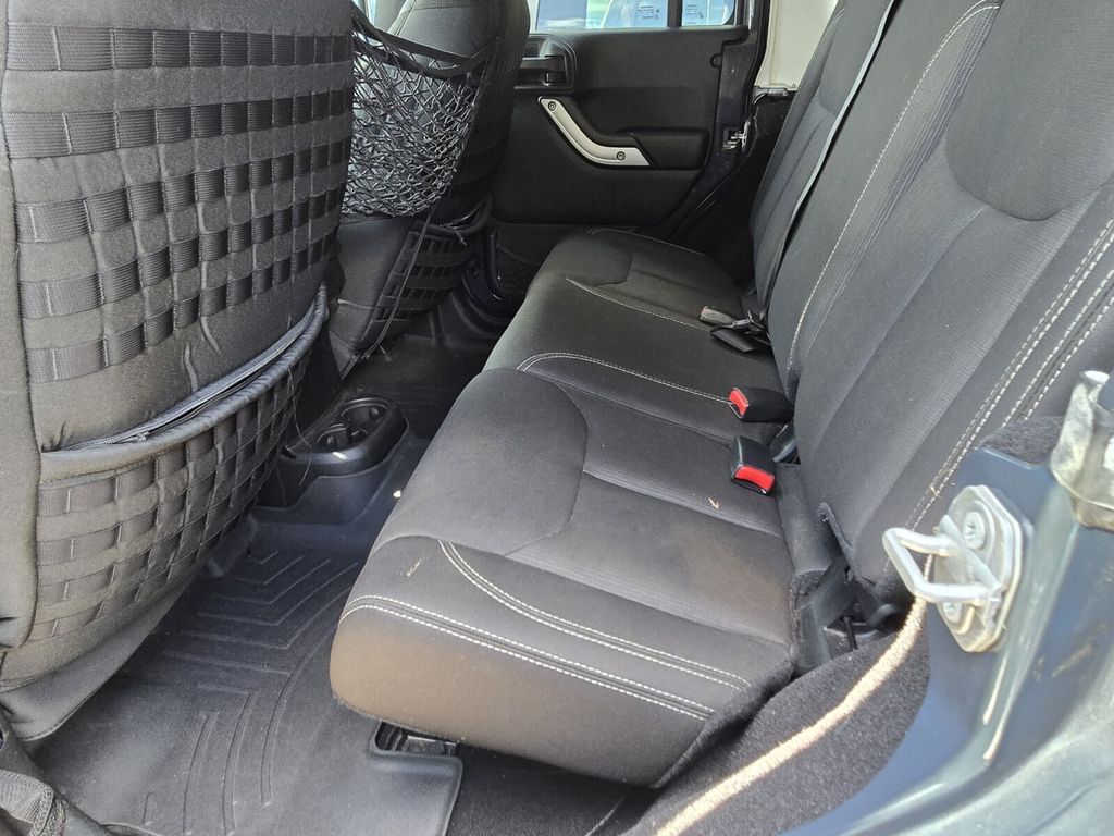 2016 Jeep Wrangler Unlimited Sahara - Photo 10