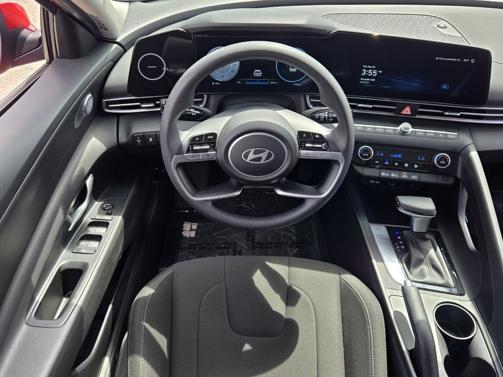 2024 Hyundai Elantra SEL - Photo 13